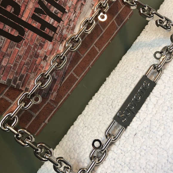 Supreme license plate cover - Picture 2 of 4